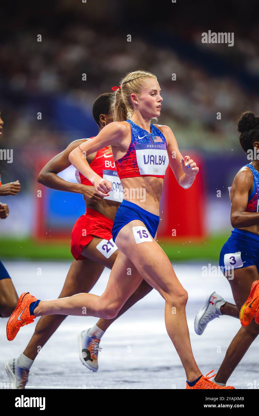 Parker Valby participating in the 10.000 meters at the Paris 2024