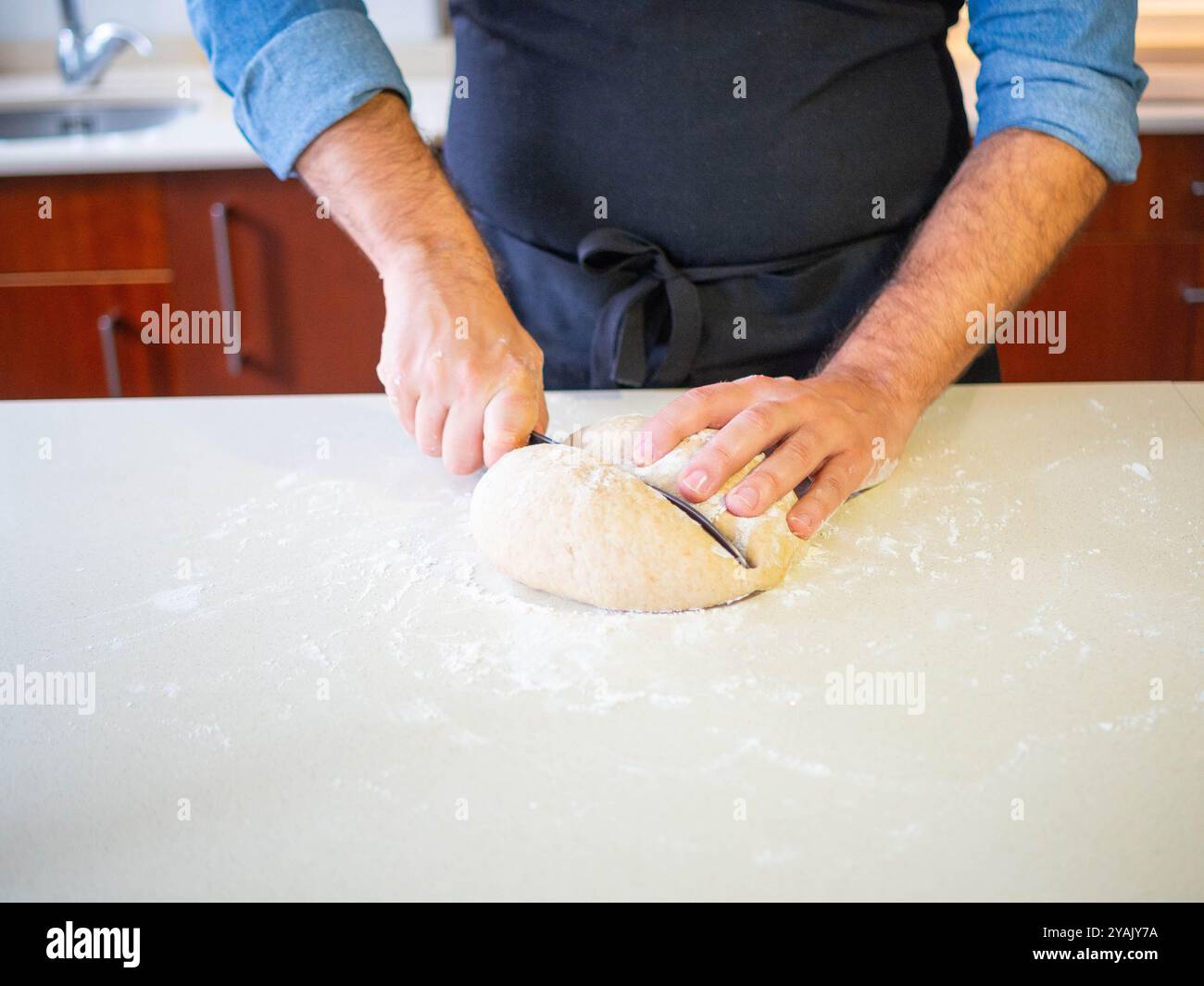 Home cook using knife cut hi-res stock photography and images - Alamy