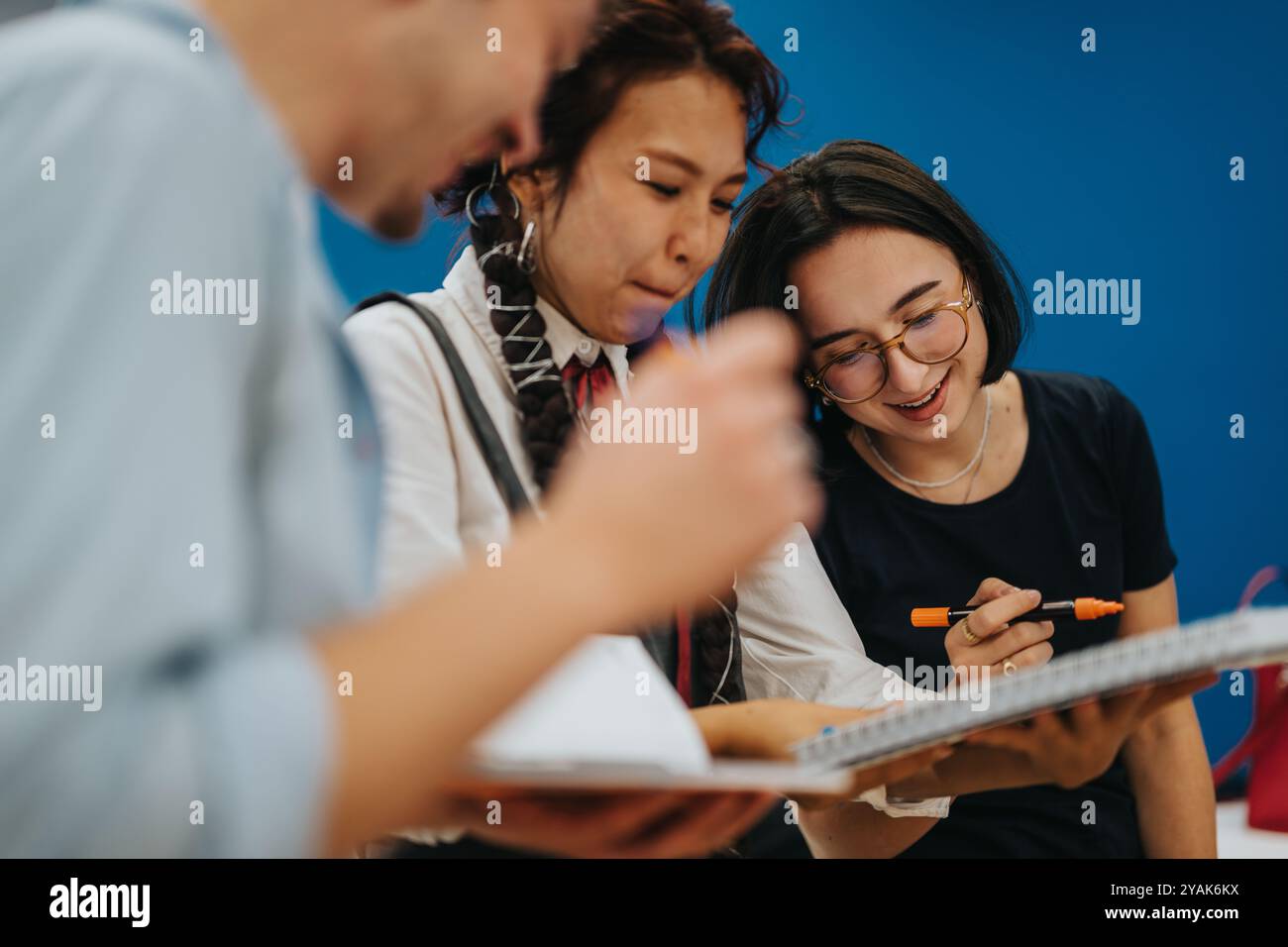 School group work classroom hi-res stock photography and images - Alamy