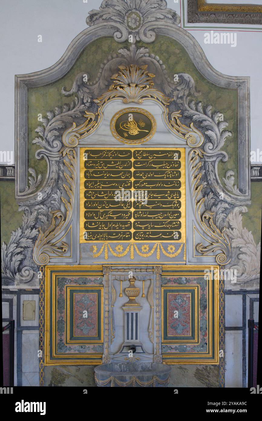Fountain of the holy mantle hi-res stock photography and images - Alamy