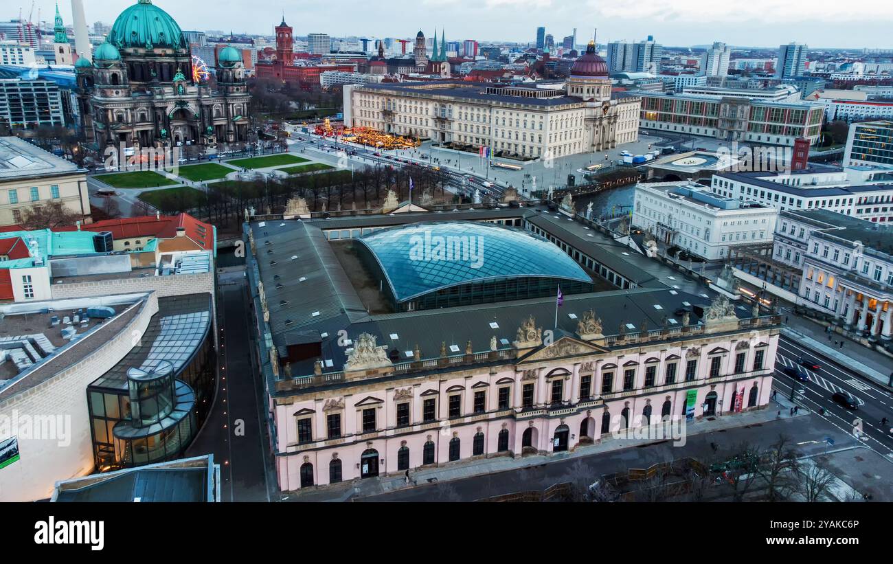 Glass distant view market hi-res stock photography and images - Alamy