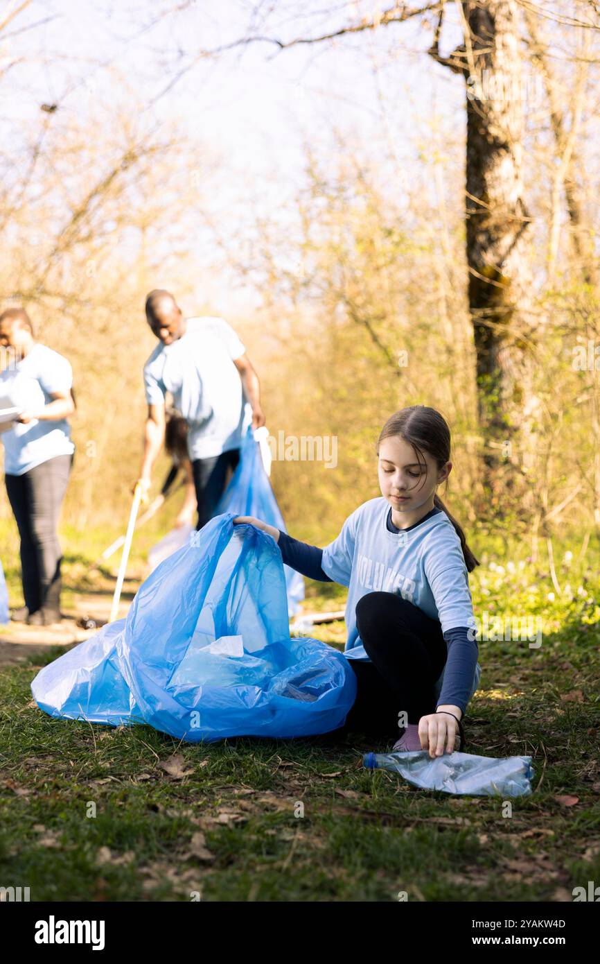 Volunteers pick up plastic bottles hi-res stock photography and images ...