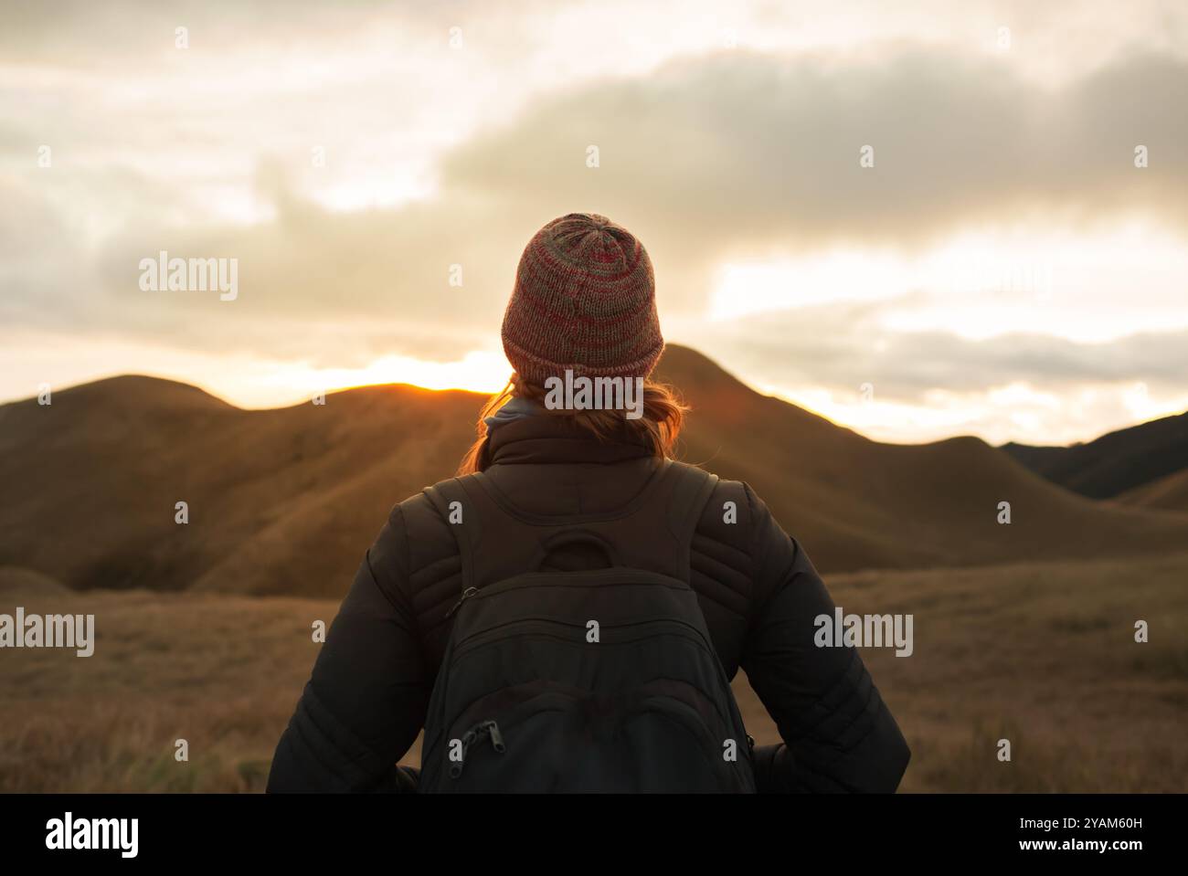 Female hiker looking out hi-res stock photography and images - Alamy