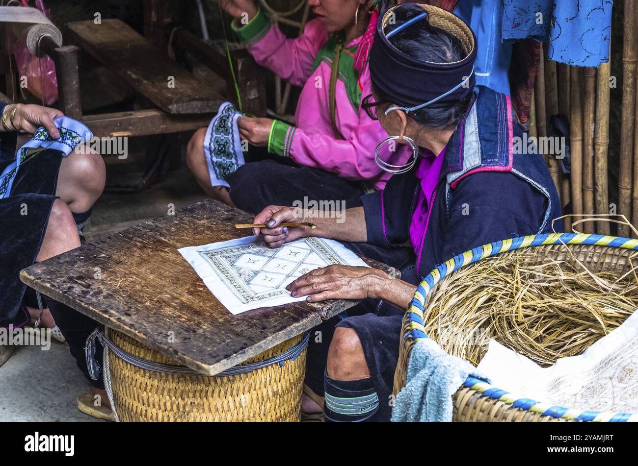 Vietnamese tribal costumes hi-res stock photography and images - Alamy