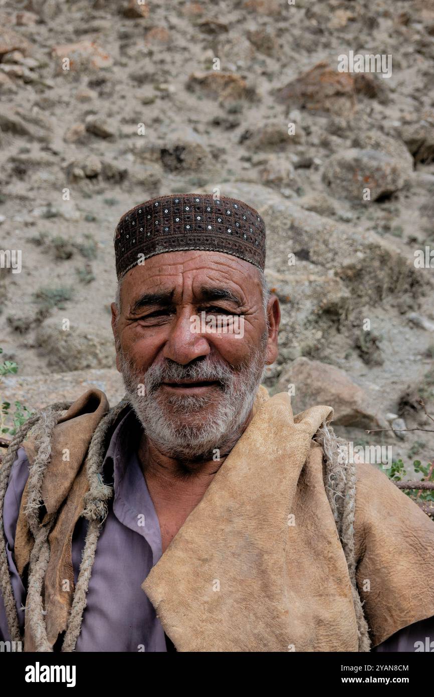 Pakistan muslim farmer baltistan hi-res stock photography and images ...