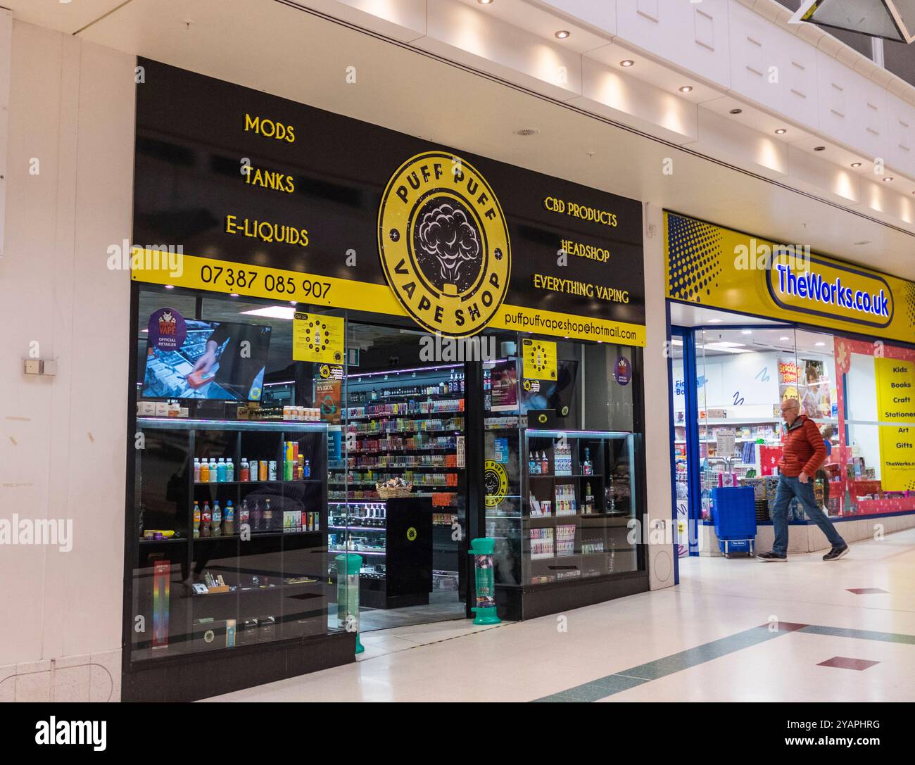 darlington vape shop Vape shop hi-res stock photography and images