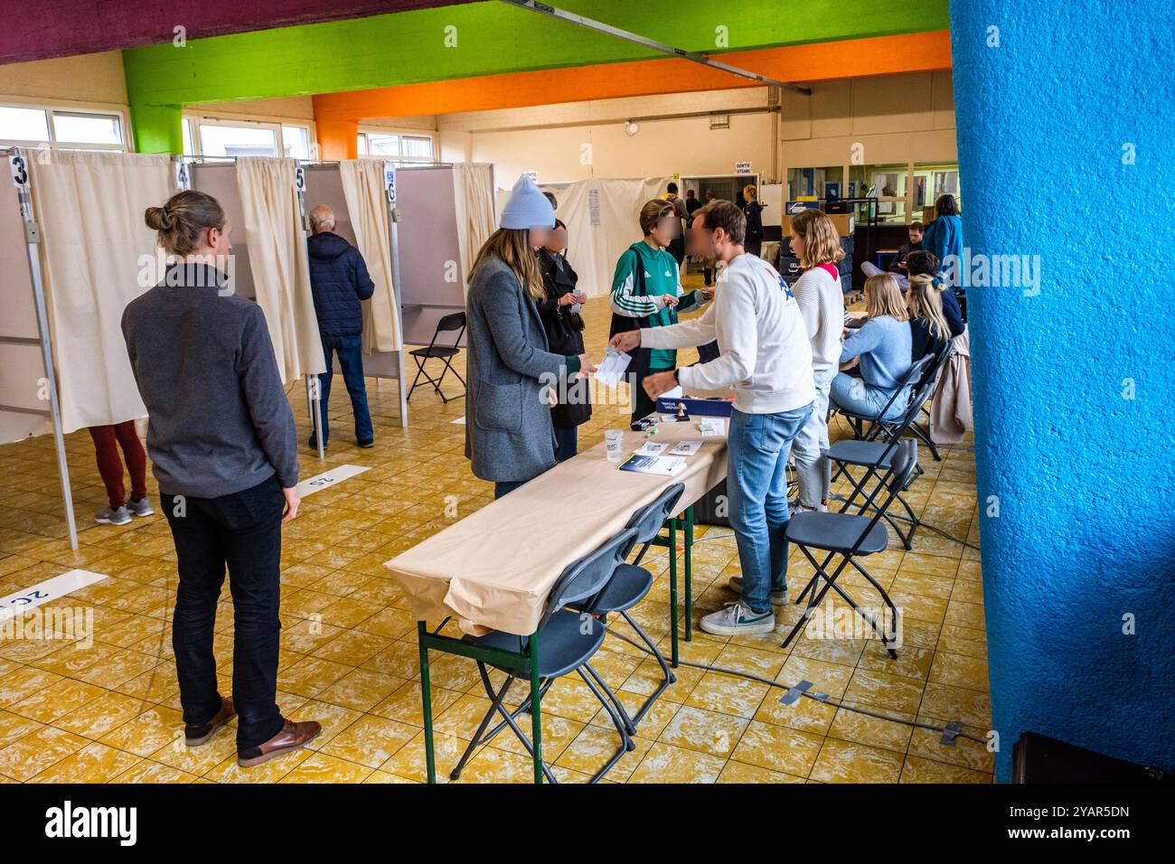 In Belgium, the voters are called to elect councellors and  mayor in their cities, and to elect the provincial deputies. | En Belgique, les électeurs Stock Photo