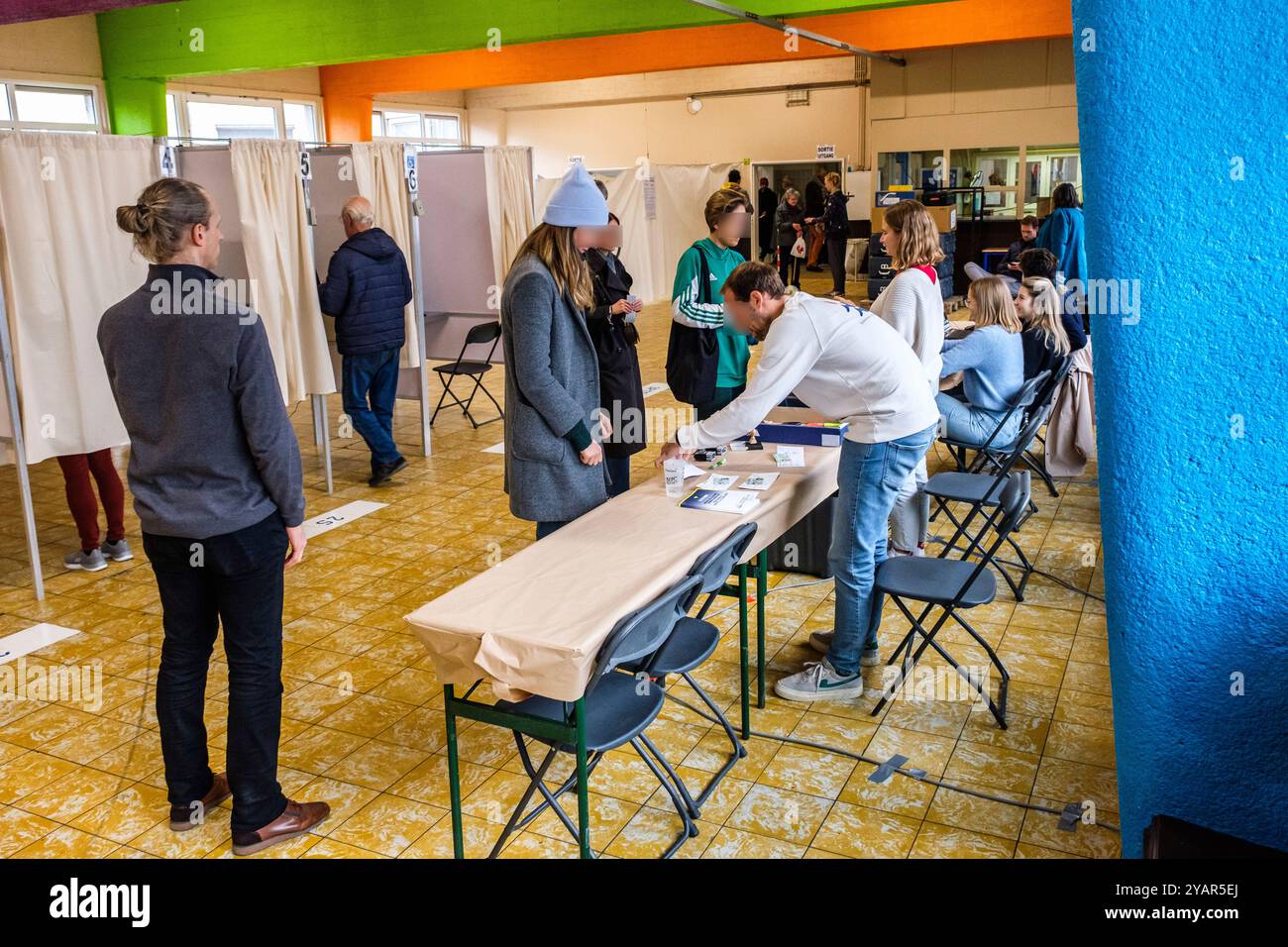 In Belgium, the voters are called to elect councellors and  mayor in their cities, and to elect the provincial deputies. | En Belgique, les électeurs Stock Photo