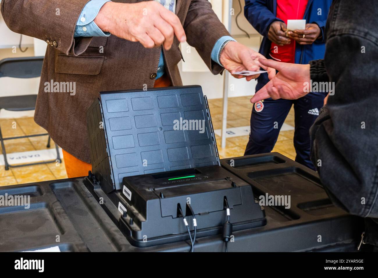 In Belgium, the voters are called to elect councellors and  mayor in their cities, and to elect the provincial deputies. | En Belgique, les électeurs Stock Photo
