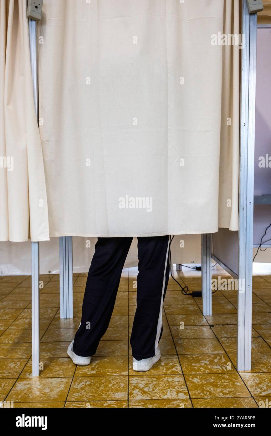 In Belgium, the voters are called to elect councellors and  mayor in their cities, and to elect the provincial deputies. | En Belgique, les électeurs Stock Photo