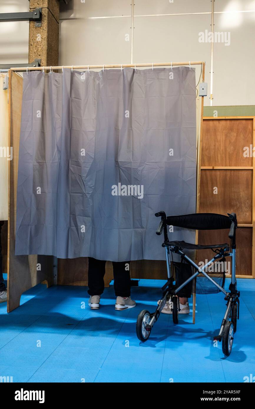 In Belgium, the voters are called to elect councellors and  mayor in their cities, and to elect the provincial deputies. | En Belgique, les électeurs Stock Photo