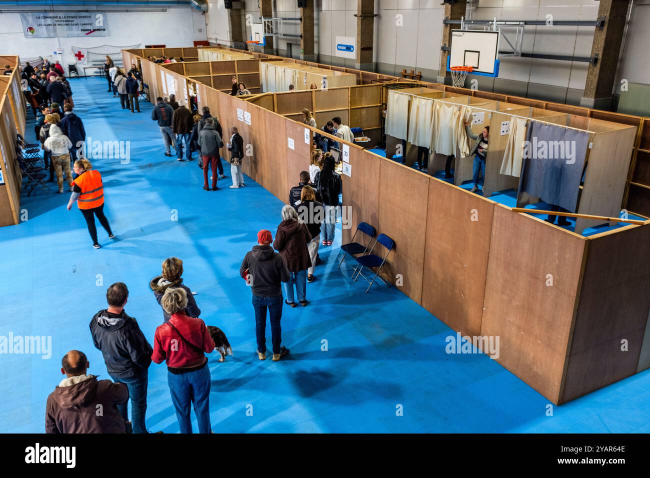 In Belgium, the voters are called to elect councellors and  mayor in their cities, and to elect the provincial deputies. | En Belgique, les électeurs Stock Photo