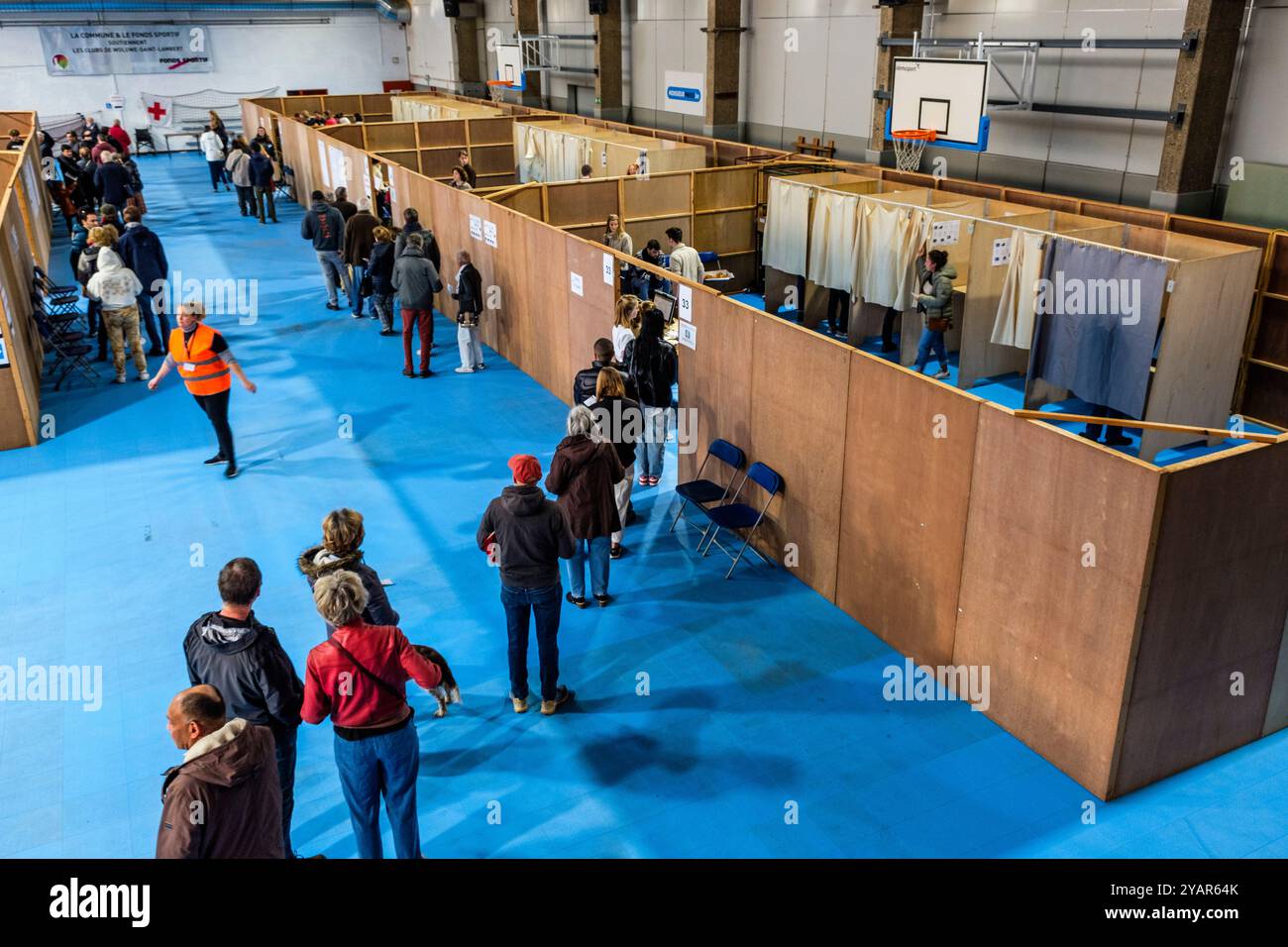 In Belgium, the voters are called to elect councellors and  mayor in their cities, and to elect the provincial deputies. | En Belgique, les électeurs Stock Photo