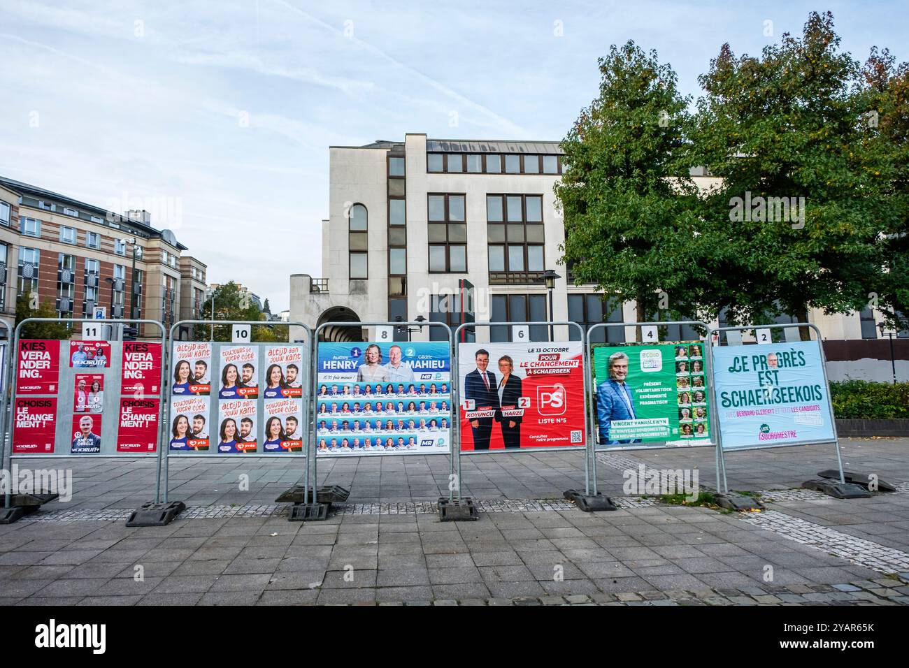In Belgium, the voters are called to elect councellors and  mayor in their cities, and to elect the provincial deputies. | En Belgique, les électeurs Stock Photo