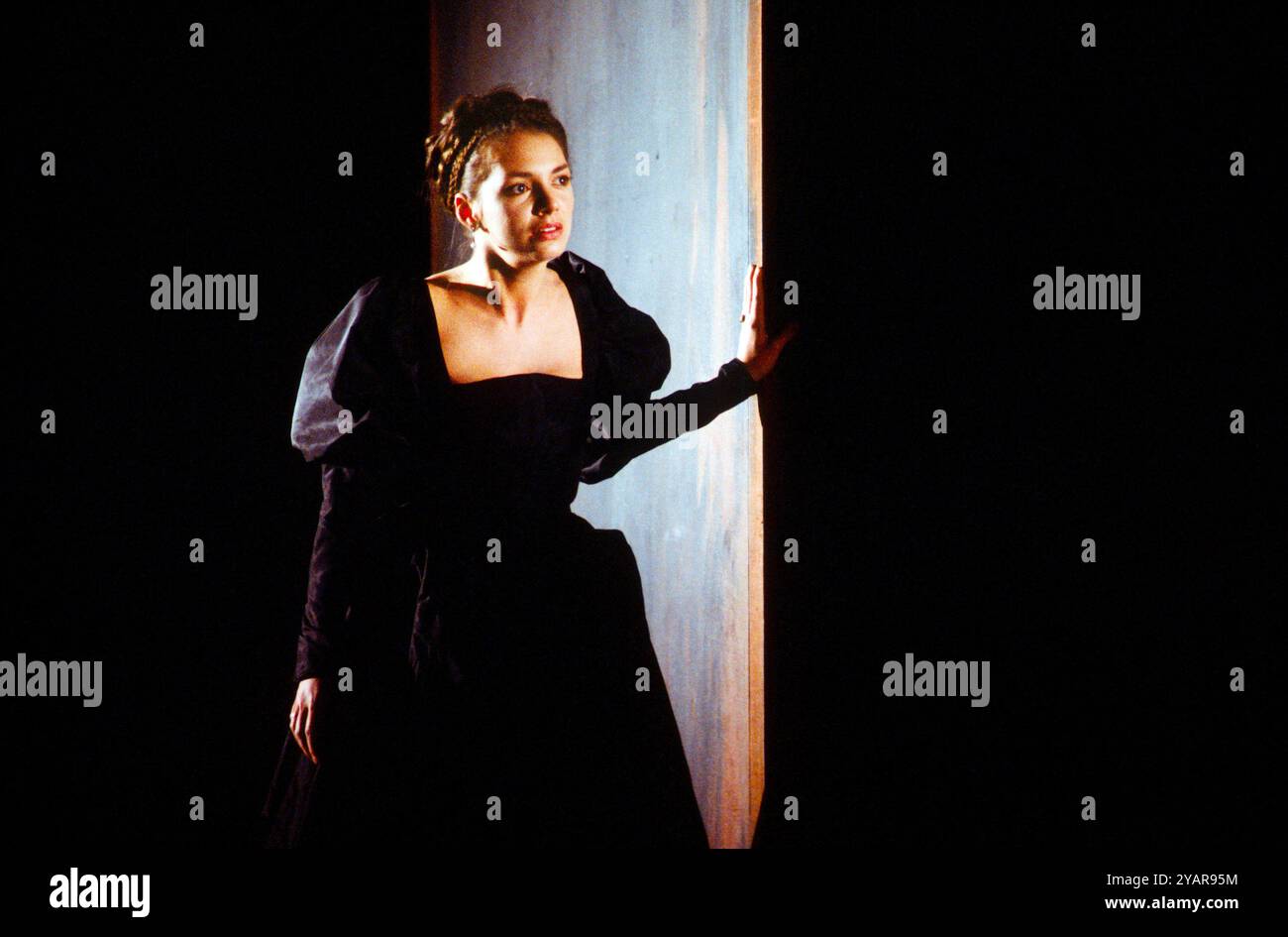 Joanne Whalley (Bianca) in WOMEN BEWARE WOMEN by Thomas Middleton at the Royal Court Theatre, London SW1 06/02/1986  adapted & completed by Howard Barker design: Kandis Cook lighting: Andy Phillips director: William Gaskill Stock Photo