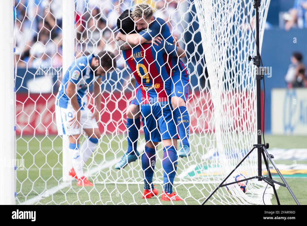 Messi R Lionel messi celebrates la liga 2016 hi-res stock photography and ...
