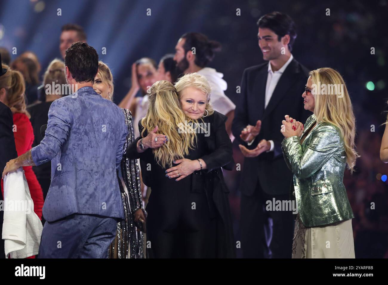 Saengerin Helene Fischer mit Nicole und Anastacia, Florian Silbereisen - ARD Live Show DAS GROSSE SCHLAGERCOMEBACK.2022 C LIVE AUS LEIPZIG aus der Glashalle der Leipziger Messe *** Singer Helene Fischer with Nicole and Anastacia, Florian Silbereisen ARD Live Show DAS GROSSE SCHLAGERCOMEBACK 2022 C LIVE FROM LEIPZIG from the Glass Hall of the Leipzig Trade Fair Center Stock Photo