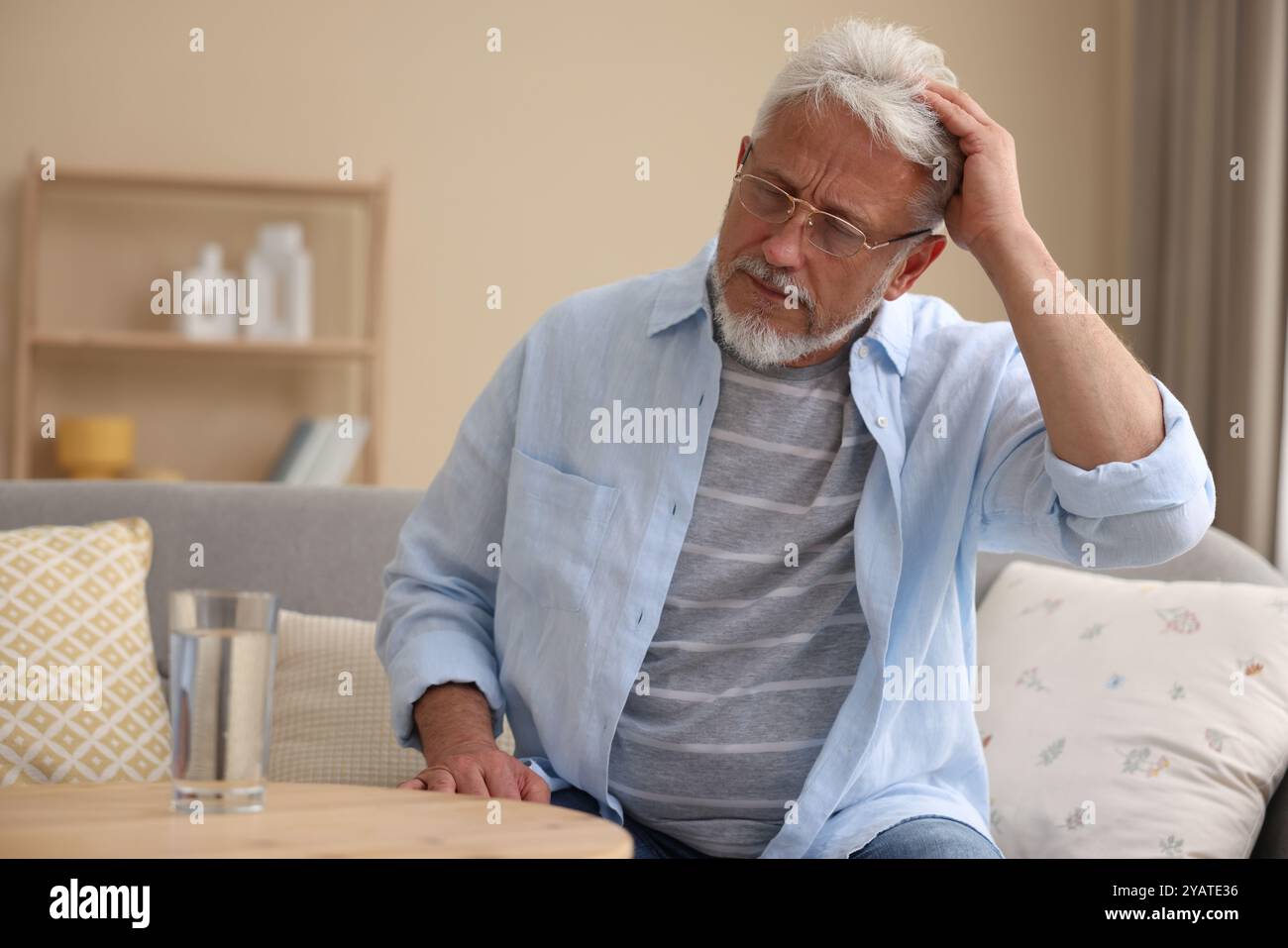 Old man suffering home hi-res stock photography and images - Alamy