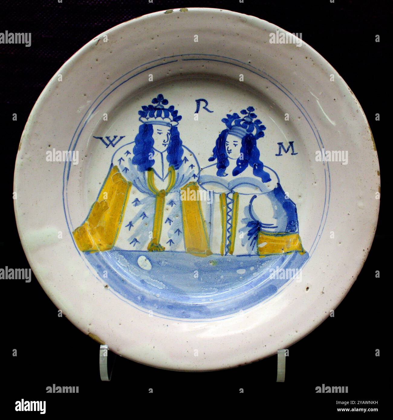 Plate. King William and Queen Mary, probably London, Lambeth, about 1690-1695.  Inscribed M W R.  These portraits are usually stylised, as are many of the other royal portraits found in English tin-glaze. Stock Photo
