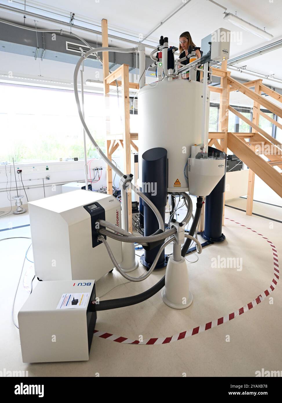 Nuclear magnetic resonance spectrometer hi-res stock photography and ...