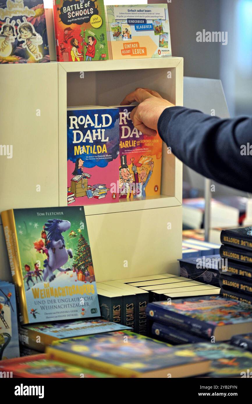 Frankfurter Buchmesse 2024. Besucher der Frankfurter Buchmesse am 16.10