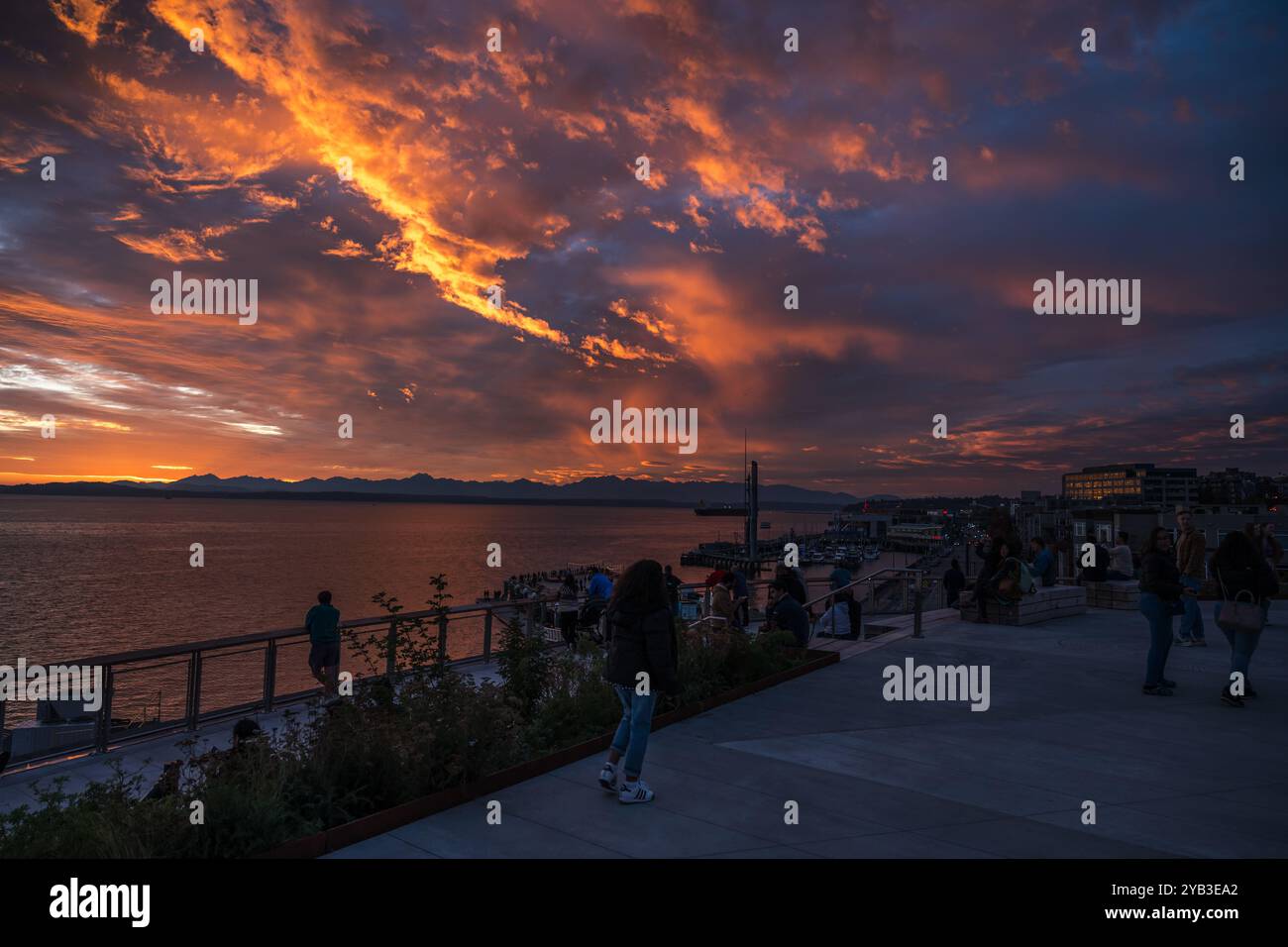 Seattle, USA. 11th Oct 2024. The sunset from the Overlook Walk Park