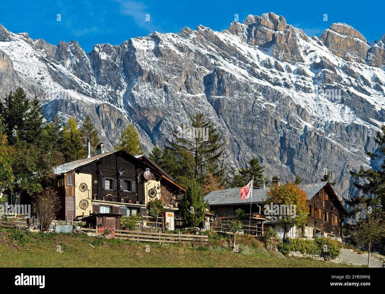 Hamlet of Chou near Ovronnaz in autumn, Haut de Cry mountain range behind, Leytron, Valais, Switzerland Stock Photo