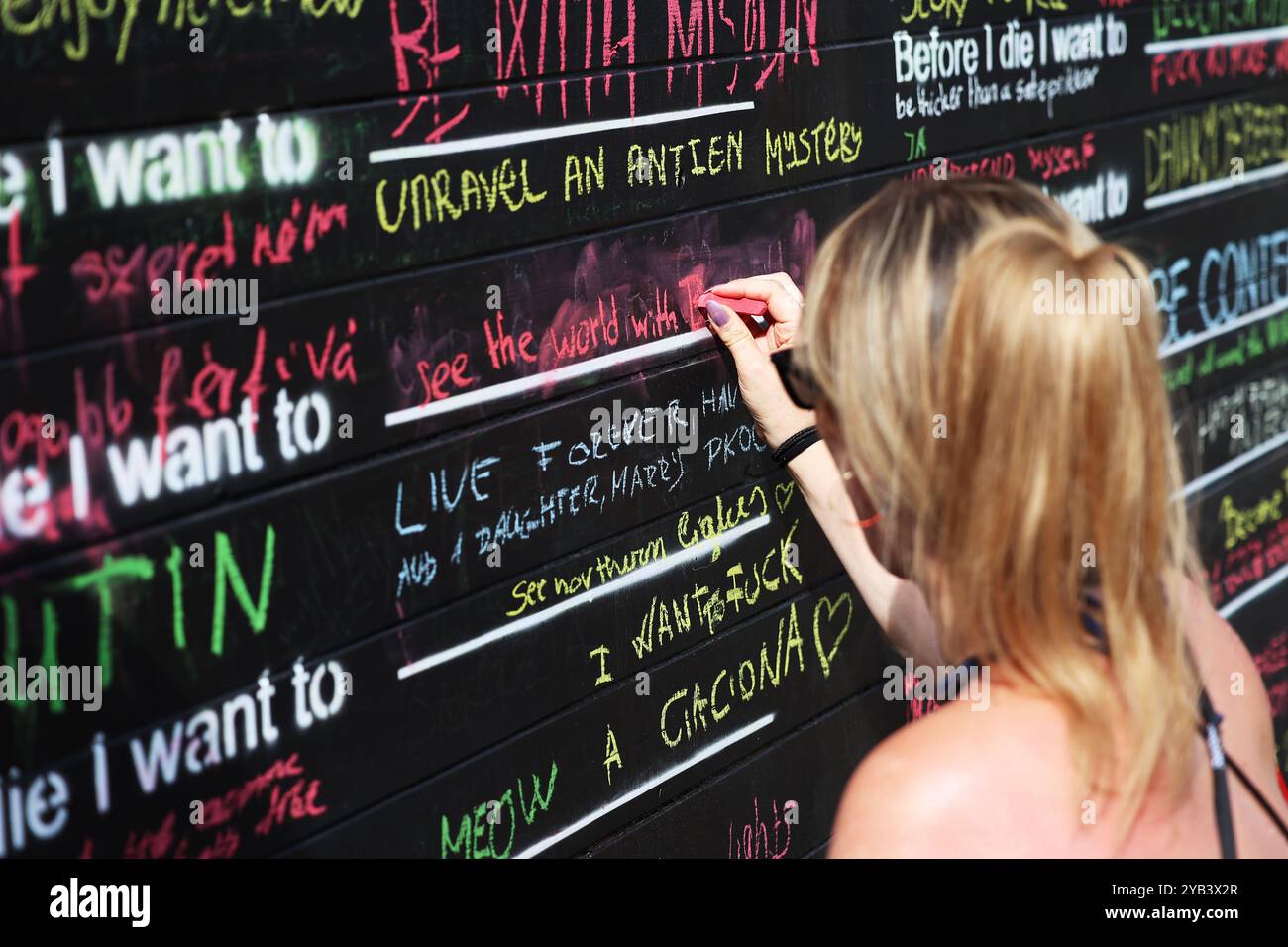Die interactive public art project hi-res stock photography and images ...