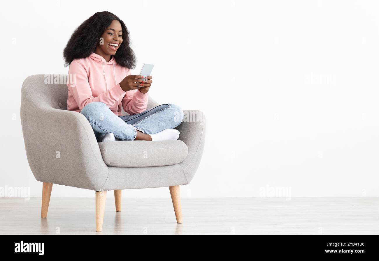 Cheerful african american lady hi-res stock photography and images - Alamy
