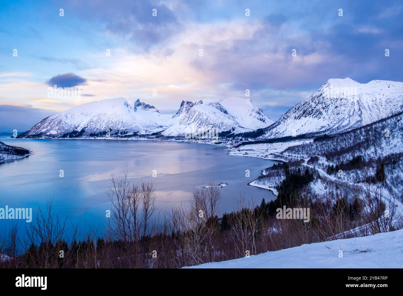 Bergsbotn viewpoint with panoramic view over Bergsfjorden on Senja island  in winter. Winter landscape with snowy mountains, fjord and winding road in  Stock Photo - Alamy, image size:1300x956