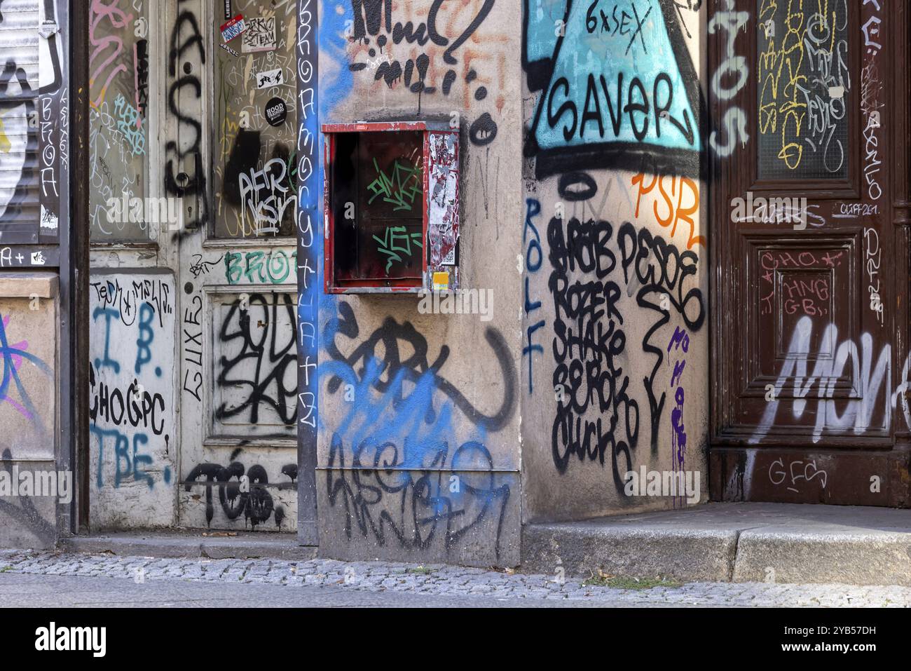Defective chewing gum machine on a building in Berlin-Mitte, graffiti on the facade of a building. Berlin, Germany, Europe Stock Photo