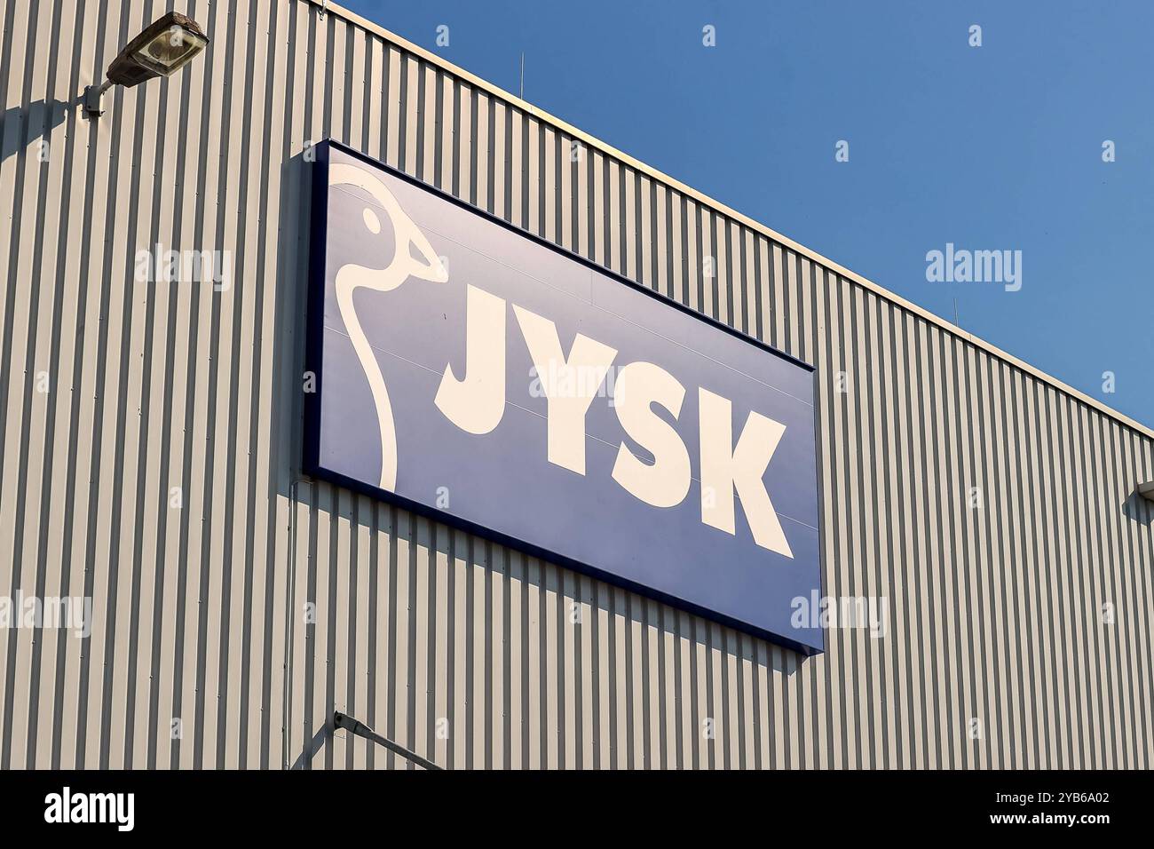 JYSK, Symbolbild, JYSK, Möbelhaus, Einrichtung, Dekoration, Wohndesign, Einzelhandel, Einzelhandelsgeschäft, Möbelkette, Heimtextilien, Dänisches Bettenlager, Einrichtungshaus, Inneneinrichtung, Laden, Wohnen *** JYSK, symbolic image, JYSK, furniture