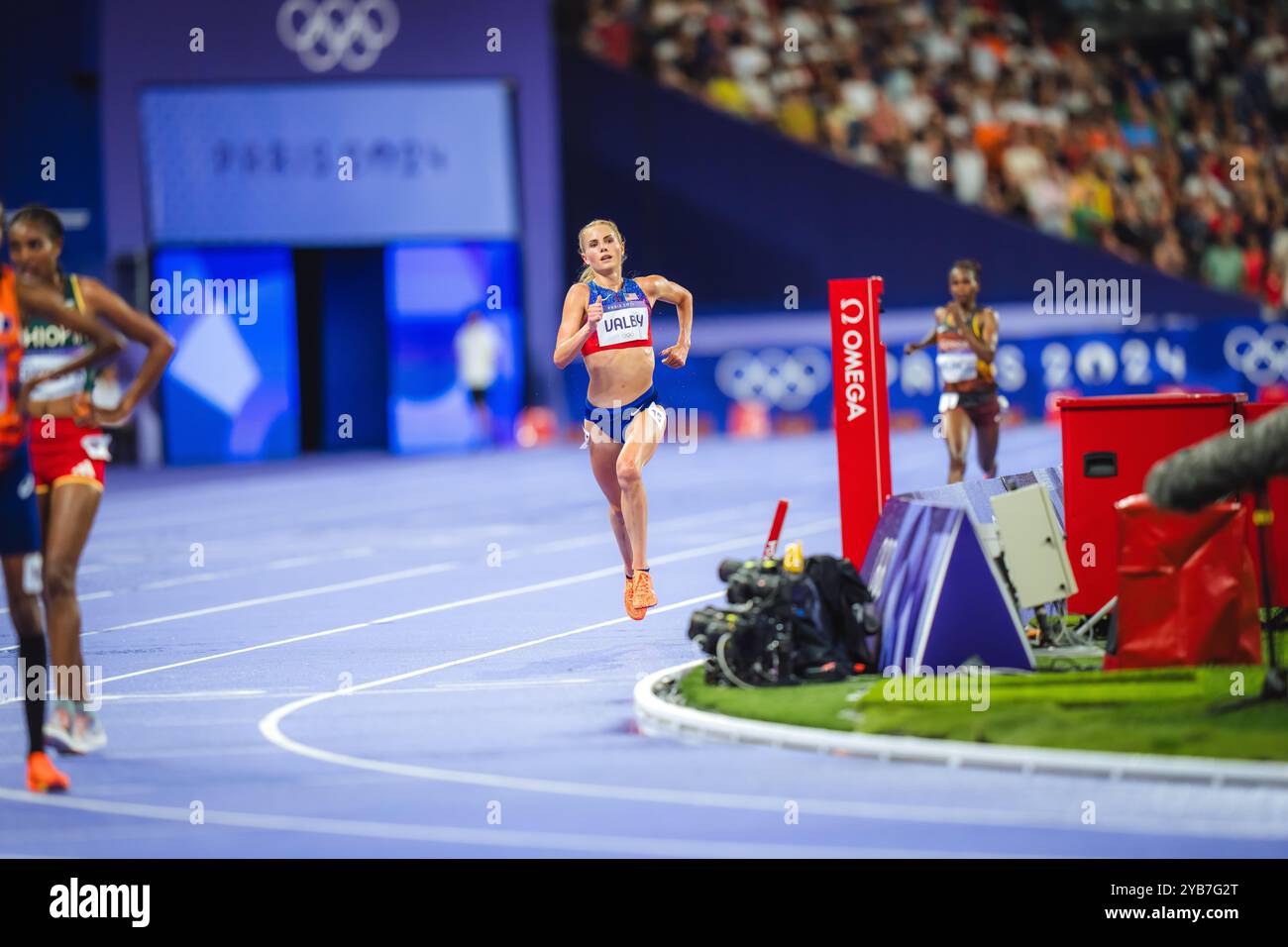 Parker Valby participating in the 10.000 meters at the Paris 2024