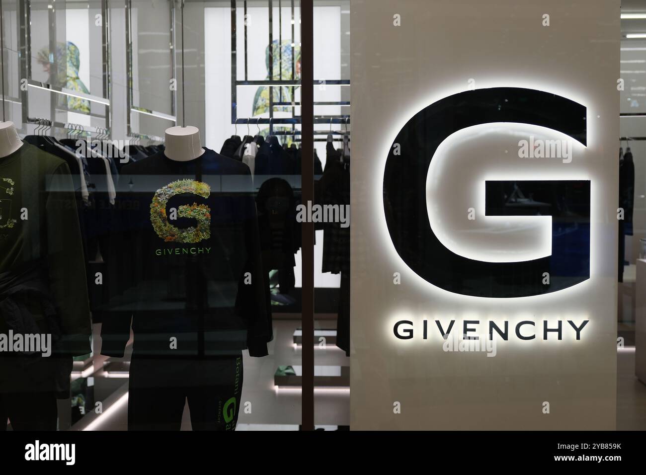 Givenchy brand logo hot sale