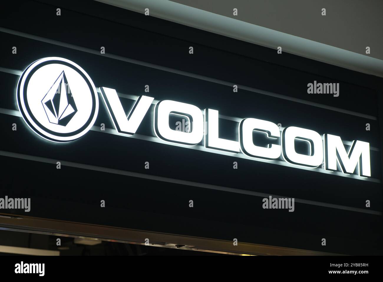 Volcom logo hi-res stock photography and images - Alamy