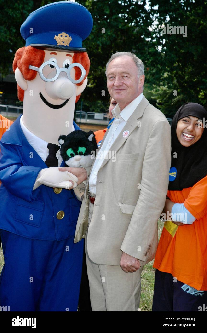 Postman pat hi-res stock photography and images - Alamy