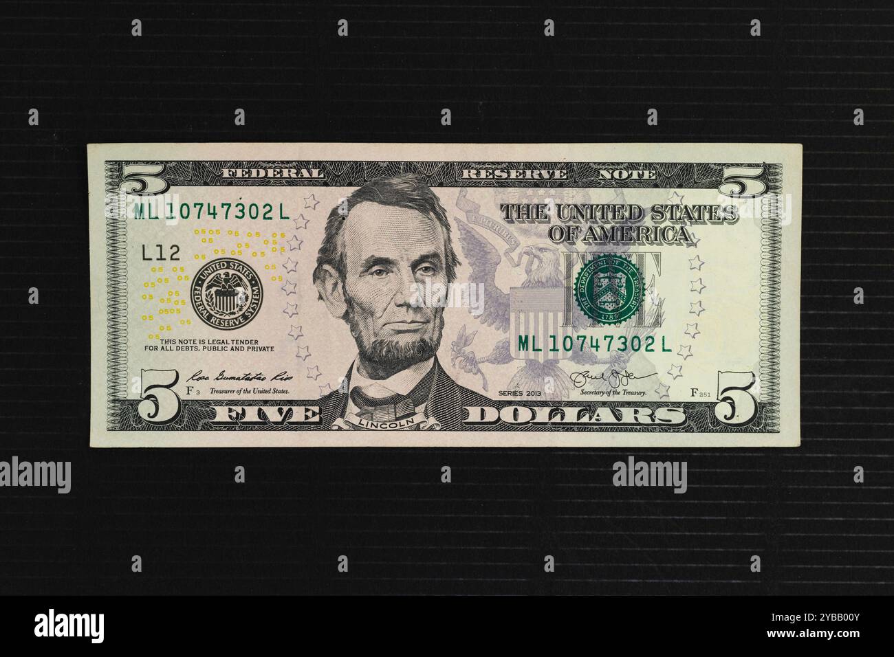 Close-Up of a 5 Dollar Bill Featuring Abraham Lincoln Stock Photo - Alamy