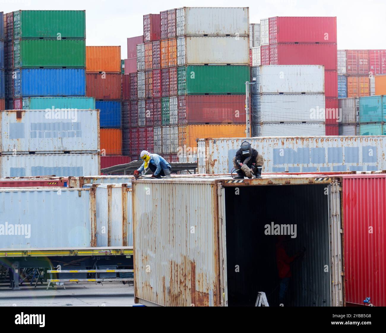 Container repair hi-res stock photography and images - Alamy