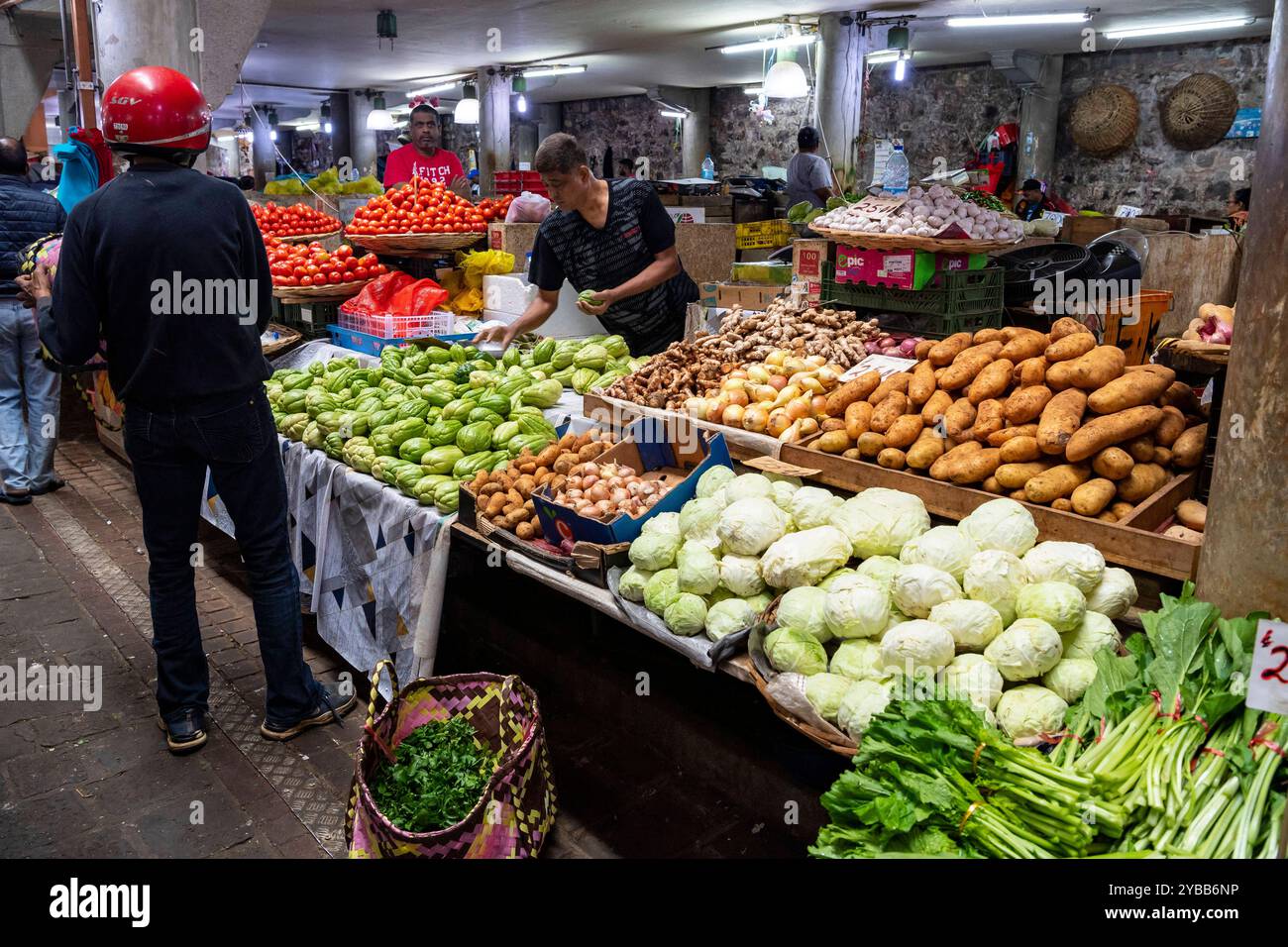 Marktstände mit obst und gemüse -Fotos und -Bildmaterial in hoher Auflösung
