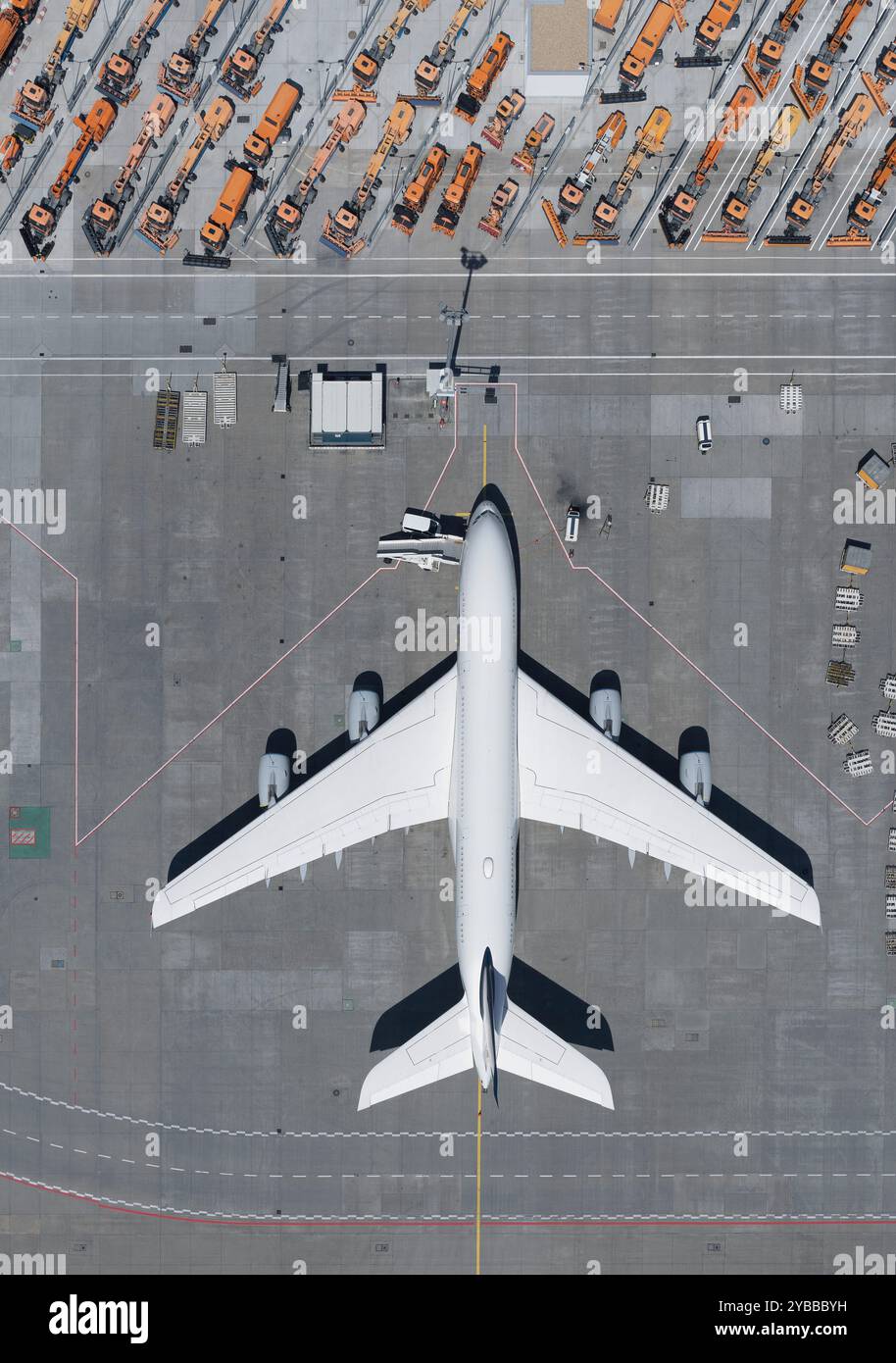 Vertical view commercial aircraft wing hi-res stock photography and ...