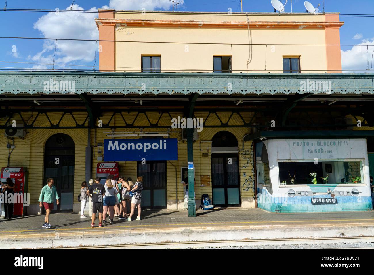 monopoli railway station italy passengers waiting fro train Stock Photo ...