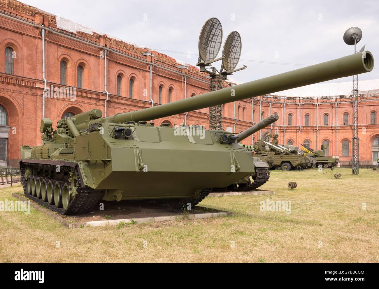 2s7 pion self propelled artillery 203 hi-res stock photography and ...