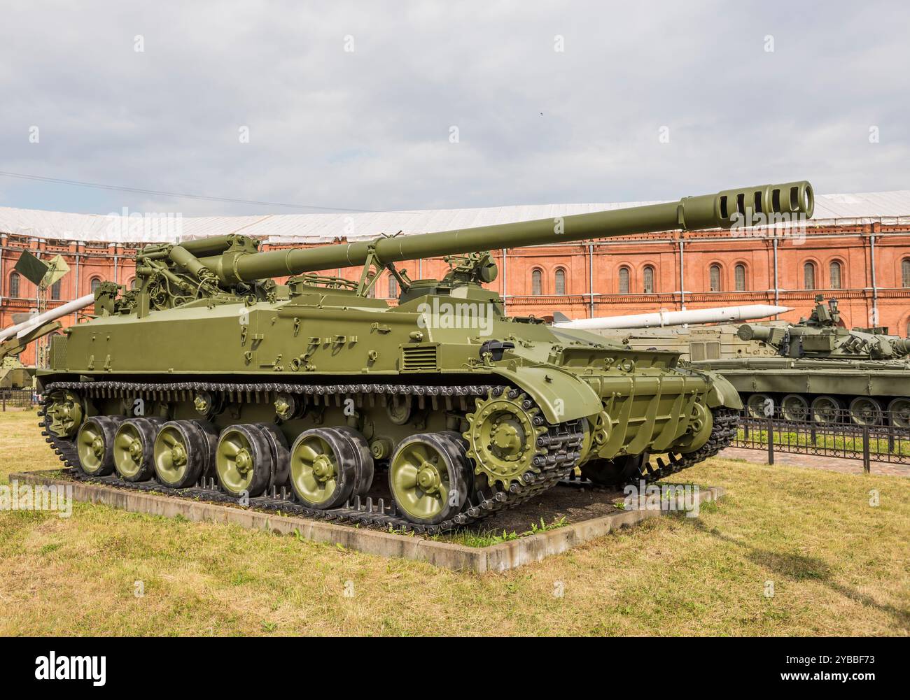 RUSSIA; SAINT-PETERSBURG - JULY 8 - 152-mm self-propelled gun 2S5 ...