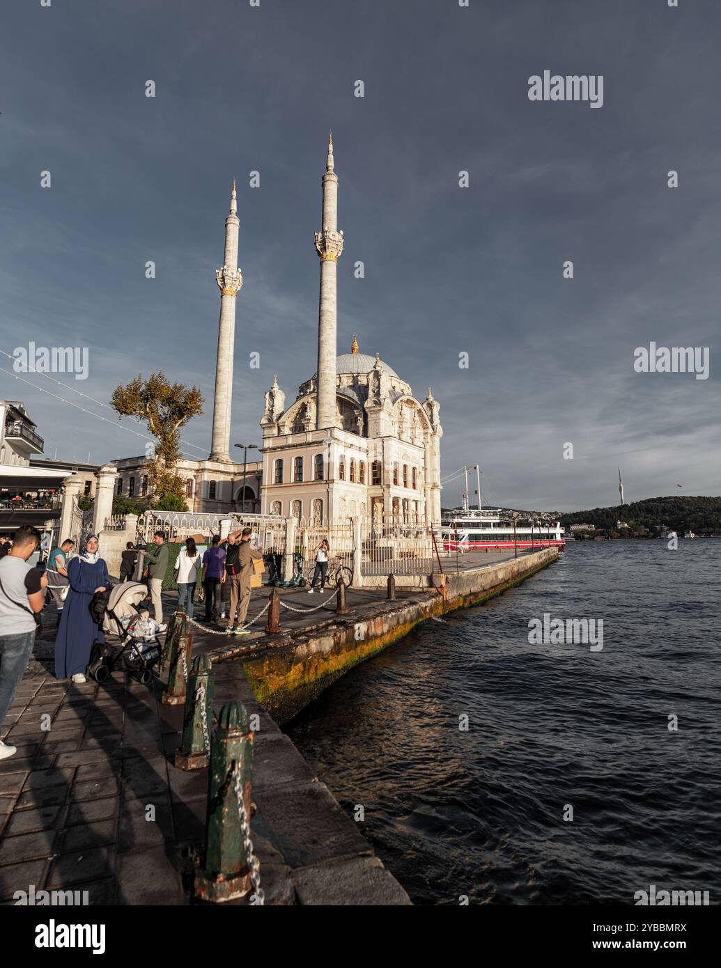 istanbul-turkiye-14-oct-2024-ortakoy-mosque-or-the-buyuk-mecidiye
