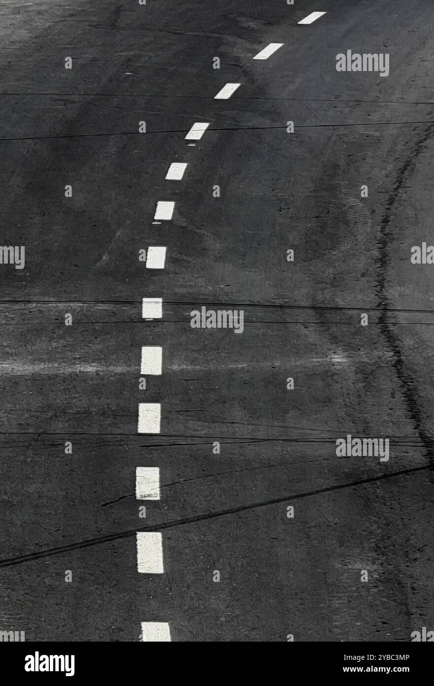 Dashed line hi-res stock photography and images - Alamy