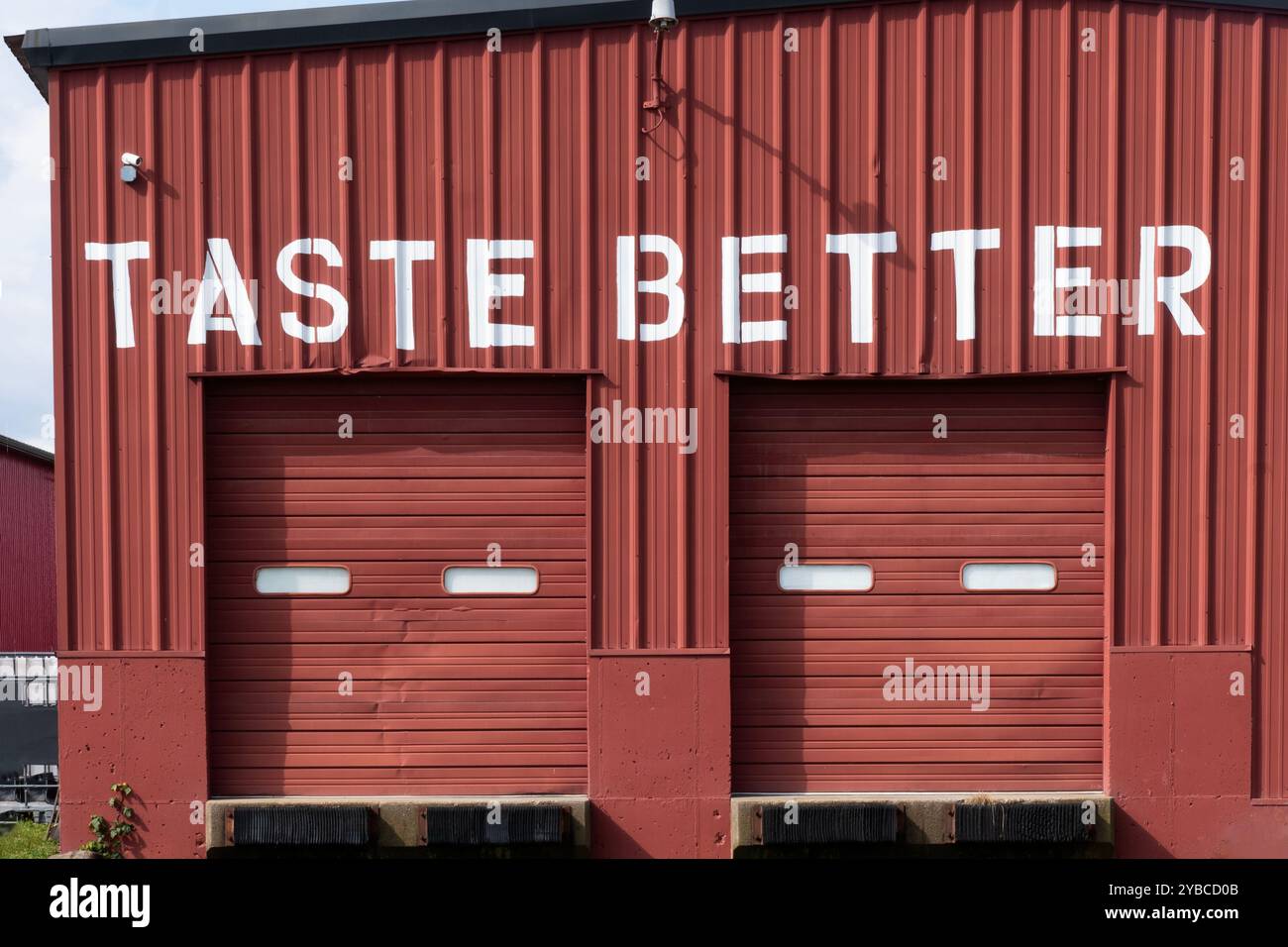 A barn at The Brooklyn Cider House on Road 3402 in New Paltz New York with the mysterious sign saying Taste Better. Stock Photo