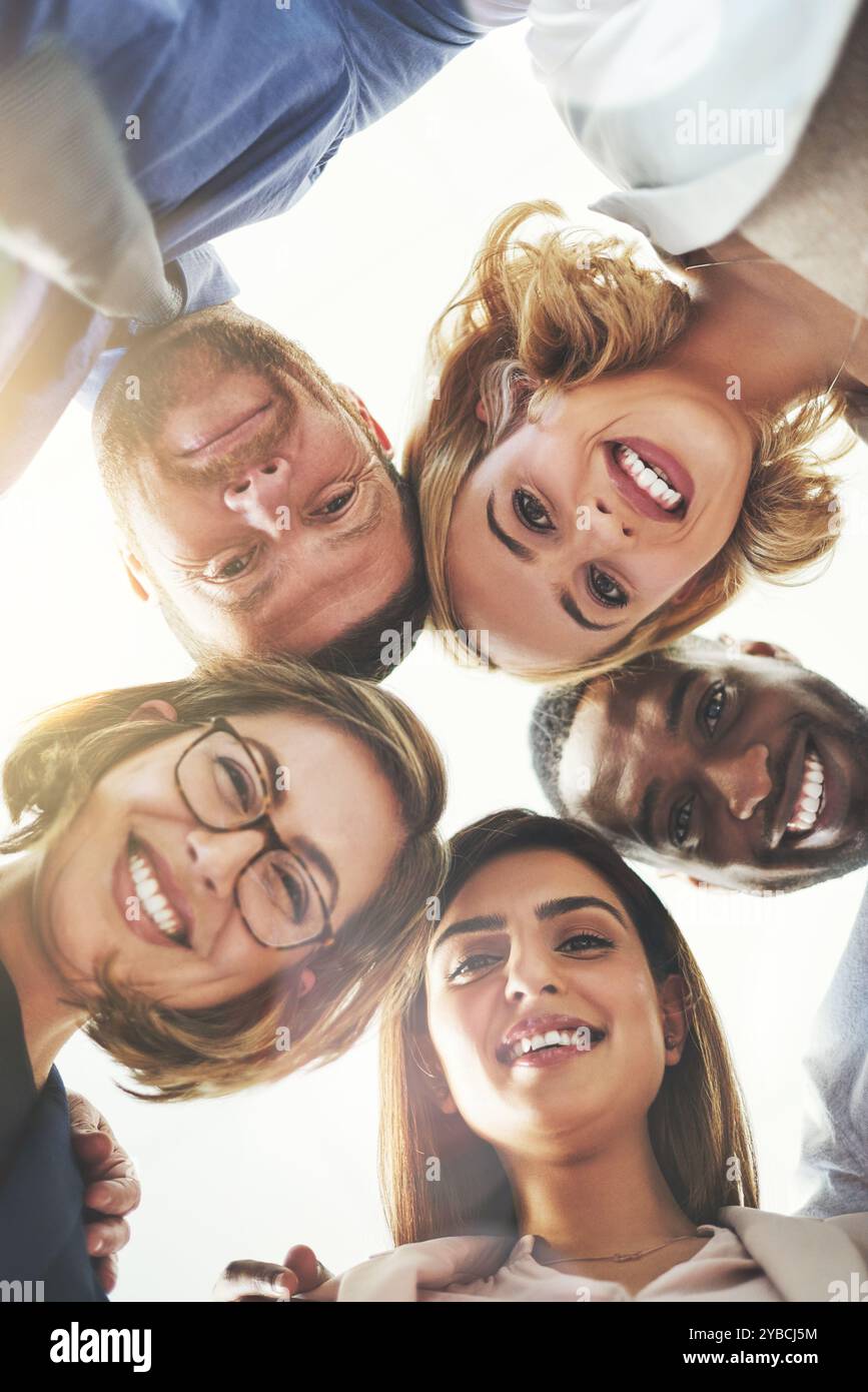 Teamwork friends smile business hi-res stock photography and images - Alamy