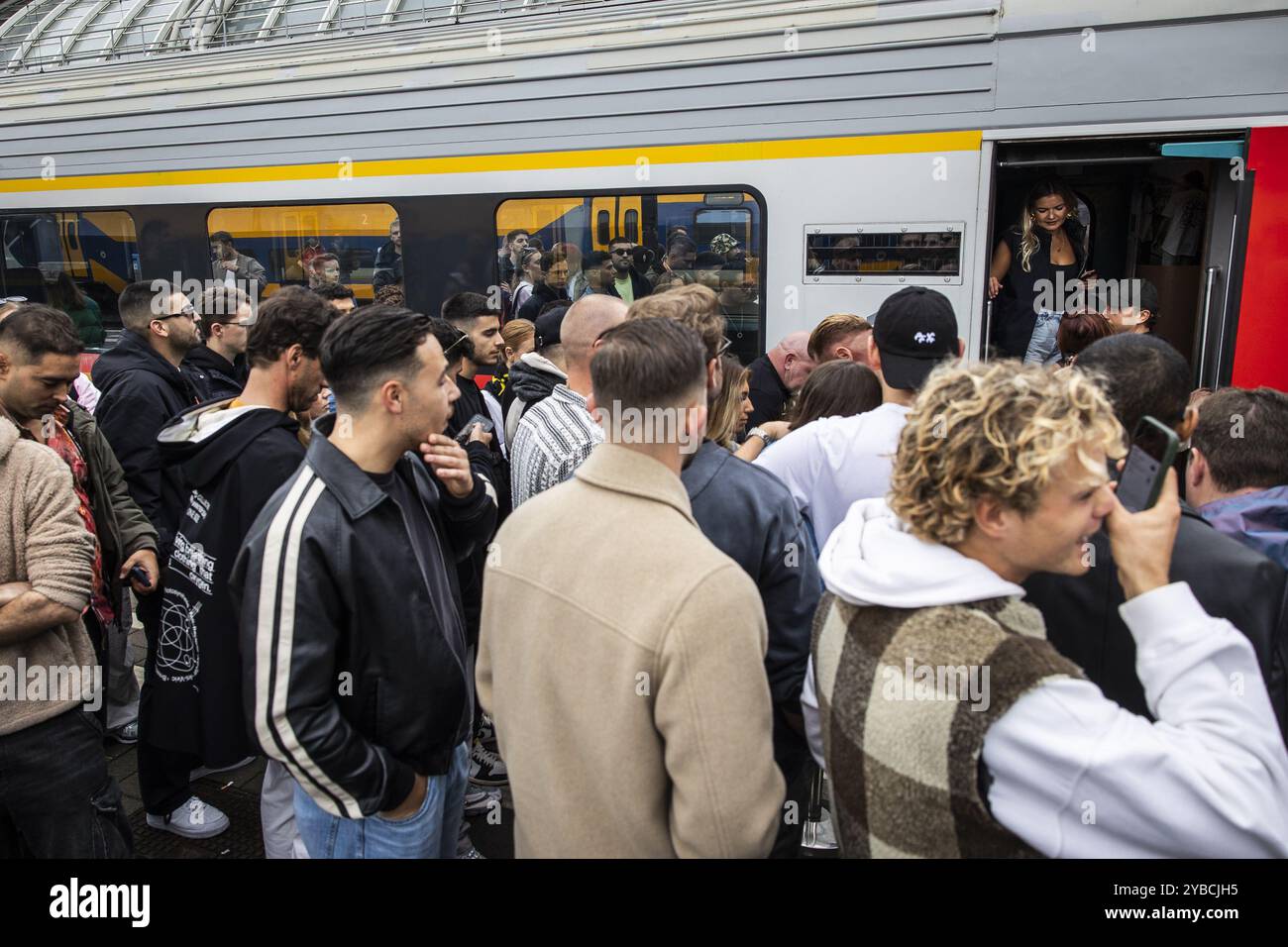 AMSTERDAM - Audience at the 50HERTZ Club Train during the 29th edition of the Amsterdam Dance Event (ADE). Spread over five days, more than a thousand music events will take place in the capital at over two hundred venues. ANP DINGENA MOL netherlands out - belgium out Stock Photo