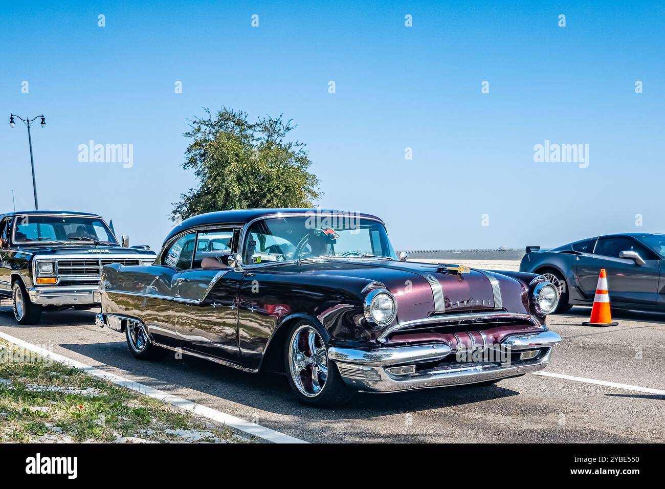 Gulfport, MS - October 03, 2023: High perspective front corner view of a 1955 Pontiac Star Chief 2 Door Hardtop at a local car show. Stock Photo