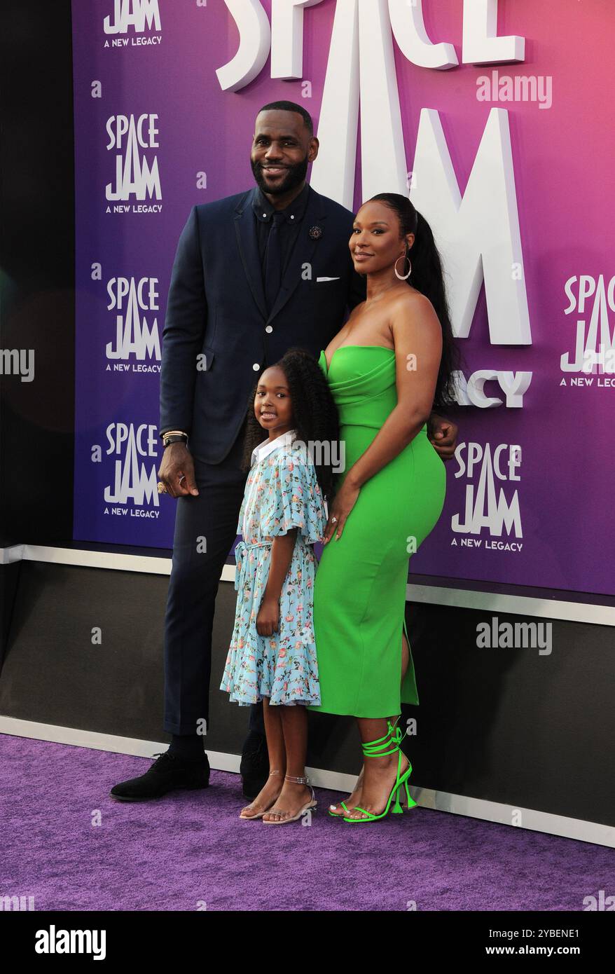 Lebron james and savannah brinson hi-res stock photography and images ...